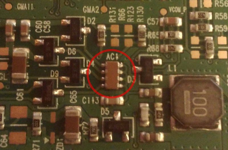 Что значит плата. L1 SMD элемент на плате катушка. SMD терморезистор на плате. SMD зелёный терморезистор на плате. 1u SMD элемент.