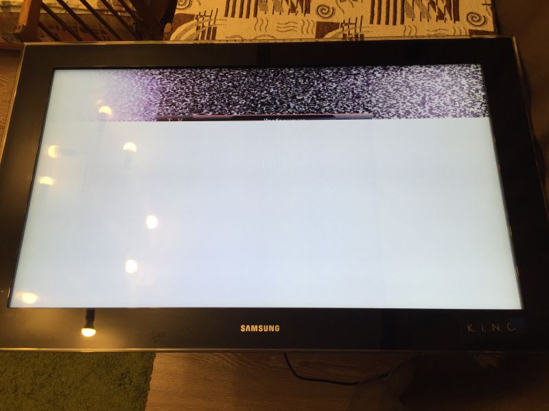 Матрица телевизора samsung 32. Samsung le32b457 матрица. Le40a430t1 пол экрана. Le40a686m1f белый экран. Le40a686m1f.